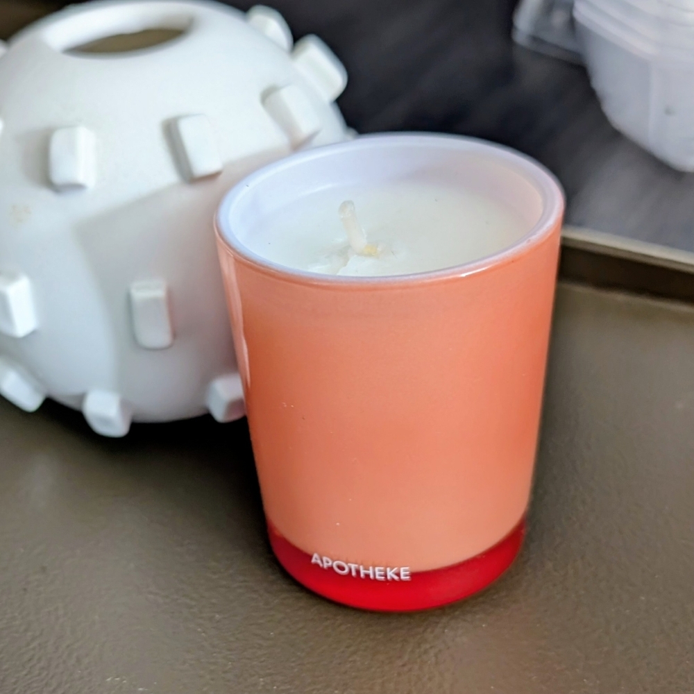 Apotheke Sea Salt Grapefruit scented candle
